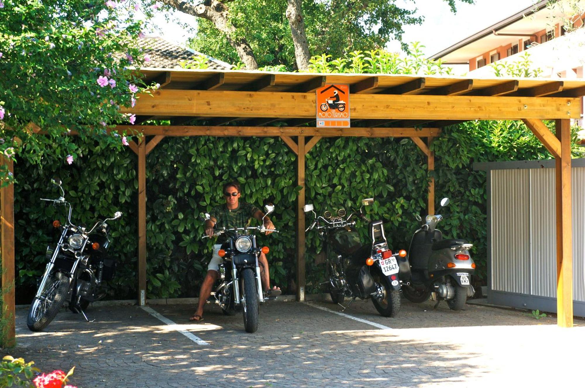 Hotel Elisabetta Torbole Sul Garda Exterior foto