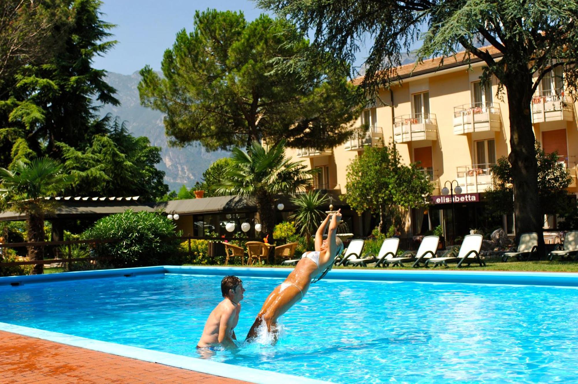 Hotel Elisabetta Torbole Sul Garda Exterior foto